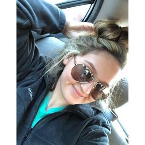 Meet your Posher, Stephanie